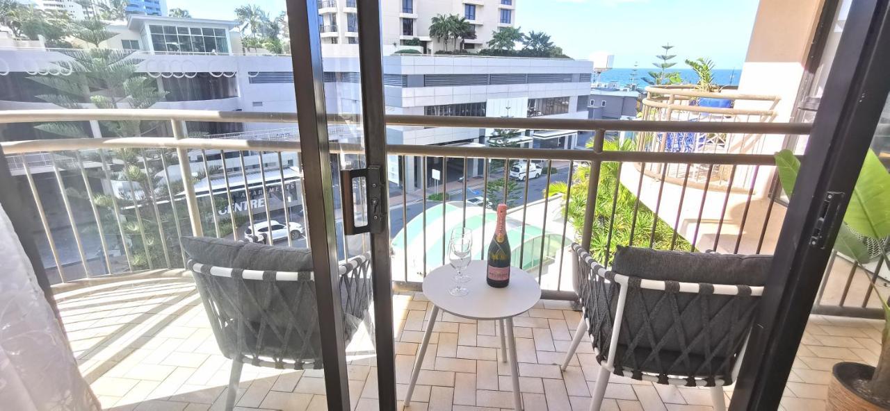 Beachside Apartment In The Heart Of Surfers Paradise - Free Parking 黄金海岸 外观 照片